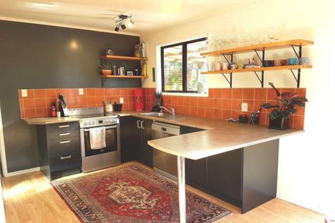 Photo of property in 16 Panzic Place, Glen Eden, Auckland, 0602