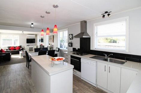 Photo of property in 21 Kent Street, Carterton, 5713