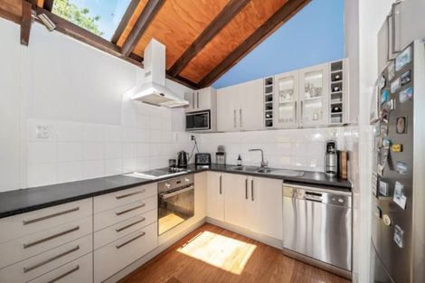 Photo of property in 18b Mayfair Place, Westown, New Plymouth, 4310