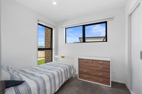 Photo of property in 16 Taupata Lane, Helensville, 0800