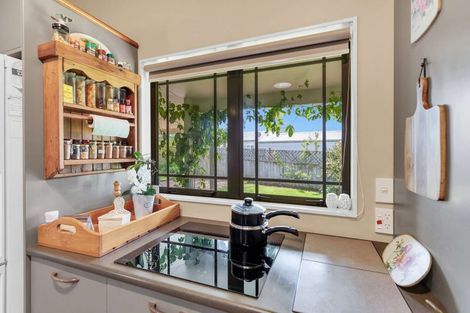 Photo of property in 20 Paraekaretu Street, Hunterville, 4730