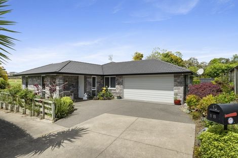 Photo of property in 18 Tranquil Grove, Omokoroa, 3114