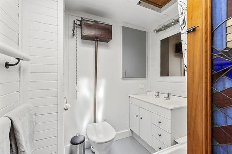 Photo of property in 129 Northland Road, Northland, Wellington, 6012