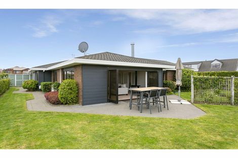 Photo of property in 2/77 Harvey Street, Waipahihi, Taupo, 3330