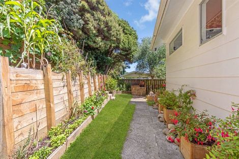 Photo of property in 5 Brora Crescent, Papakowhai, Porirua, 5024