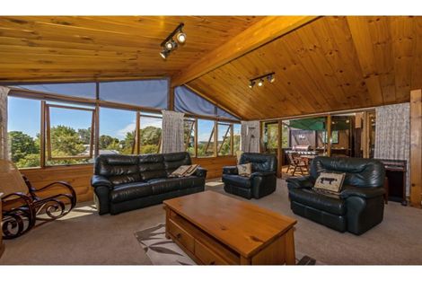 Photo of property in 1394 Whangaparaoa Road, Army Bay, Whangaparaoa, 0930