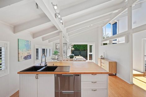 Photo of property in 11 Micawber Place, Mellons Bay, Auckland, 2014