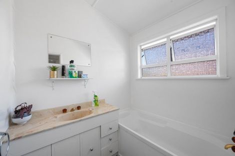 Photo of property in 103 Latham Street, Marewa, Napier, 4110