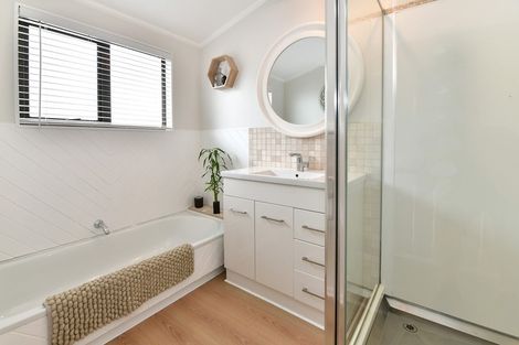 Photo of property in 73b Vipond Road, Stanmore Bay, Whangaparaoa, 0932