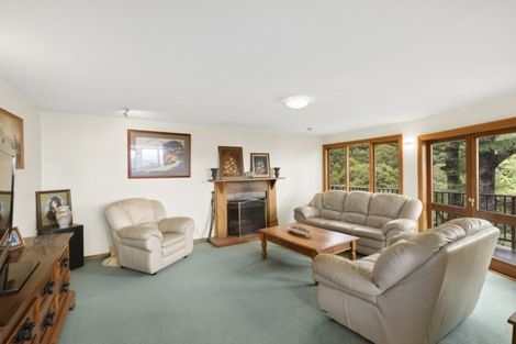 Photo of property in 5 Whiorau Grove, Lowry Bay, Lower Hutt, 5013