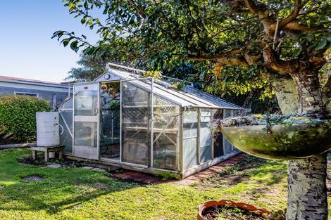 Photo of property in 124 Glover Road, Hawera, 4610