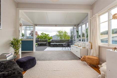 Photo of property in 31 Flavell Street, Heathcote Valley, Christchurch, 8022