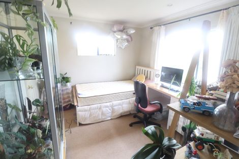 Photo of property in 16 Crimson Park, Oteha, Auckland, 0632