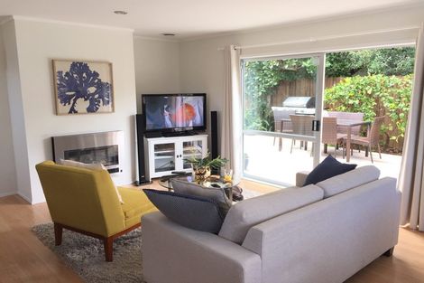 Photo of property in 8 Cottam Grove, Northcross, Auckland, 0632