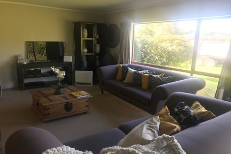 Photo of property in 14 Kilkenny Place, Fitzherbert, Palmerston North, 4410