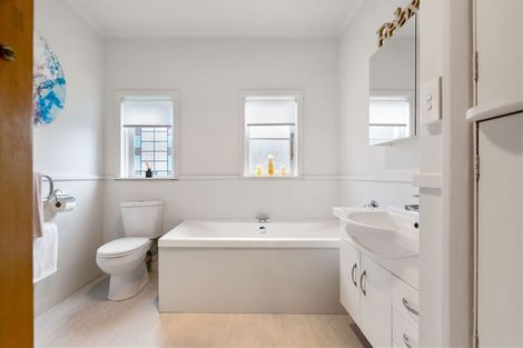 Photo of property in 12 Eastglen Road, Glen Eden, Auckland, 0602