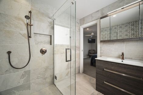 Photo of property in 10 Crowther Terrace, Waipahihi, Taupo, 3330