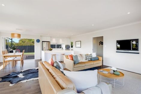 Photo of property in 61 Braemar Road, Castor Bay, Auckland, 0620