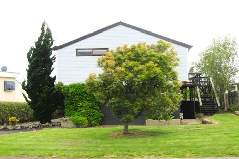 Photo of property in 124 Pacific Parade, Army Bay, Whangaparaoa, 0930