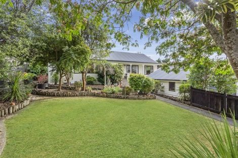 Photo of property in 8 Curacao Place, Half Moon Bay, Auckland, 2012