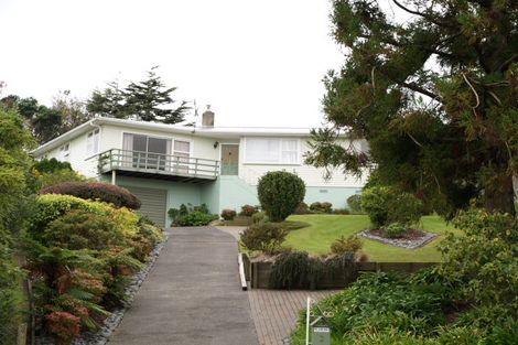 Photo of property in 2 Kelly Place, Cockle Bay, Auckland, 2014