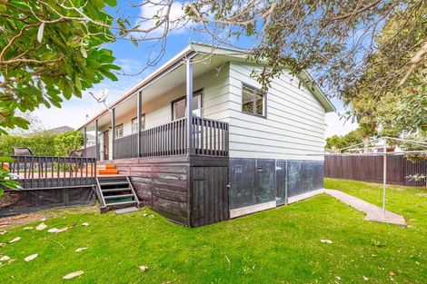 Photo of property in 2/91a Beach Road, Te Atatu Peninsula, Auckland, 0610