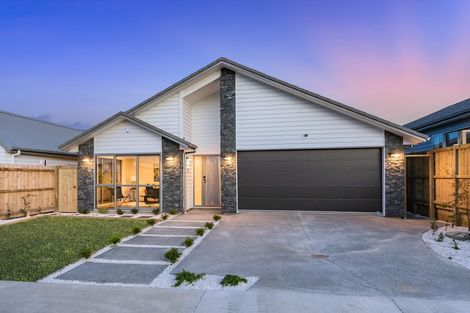 Photo of property in 17 Konoba Avenue, Kumeu, 0810