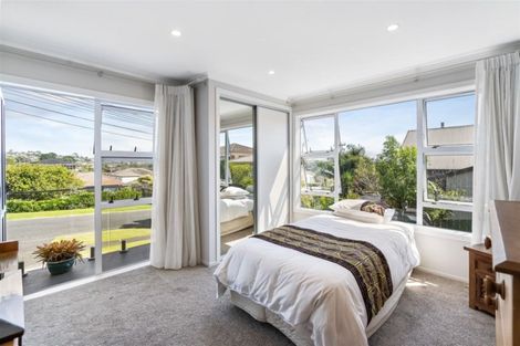 Photo of property in 2/9 Folkestone Street, Murrays Bay, Auckland, 0630