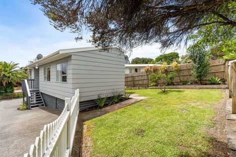 Photo of property in 2/23 Tawa Road, Te Atatu Peninsula, Auckland, 0610