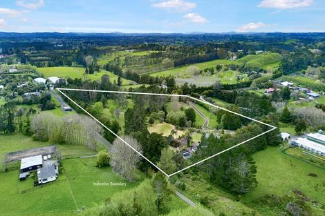 Photo of property in 112 Motu Road, Kumeu, 0891