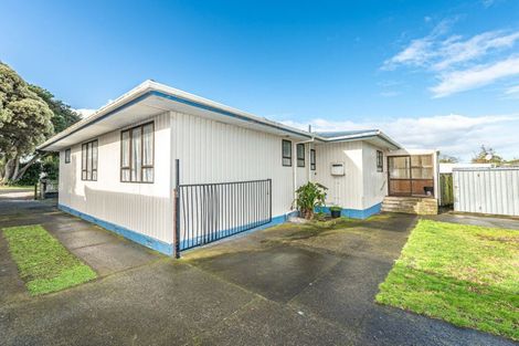 Photo of property in 8 Tongariro Street, Castlecliff, Whanganui, 4501