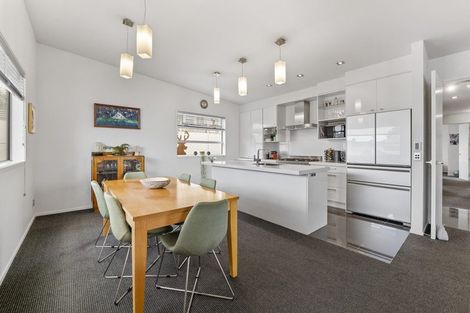 Photo of property in 9b Chilman Street, Strandon, New Plymouth, 4312