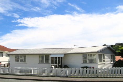 Photo of property in 2 Witham Street, Island Bay, Wellington, 6023