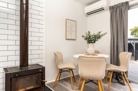 Photo of property in 5a Sequoia Place, Maoribank, Upper Hutt, 5018