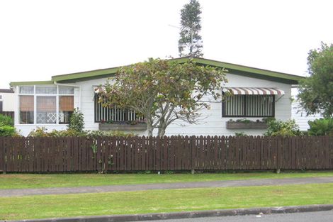 Photo of property in 2 Rogers Road, Manurewa, Auckland, 2102