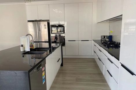 Photo of property in 12 Mamuku Drive, Massey, Auckland, 0614