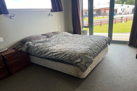 Photo of property in 5 Mcfeely Street, Tuatapere, 9620