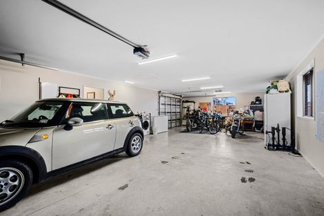 Photo of property in 4 Atutahi Street, Hurdon, New Plymouth, 4310