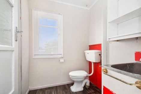 Photo of property in 6 Ross Road, Western Heights, Rotorua, 3015