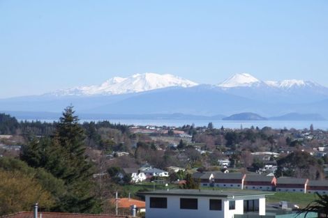 Photo of property in 2/72 Harvey Street, Waipahihi, Taupo, 3330