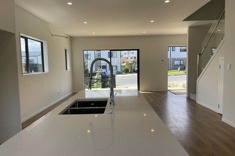 Photo of property in 36b Crestview Rise, Papakura, 2110