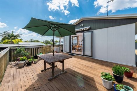 Photo of property in 2/88 Roberts Road, Te Atatu South, Auckland, 0610