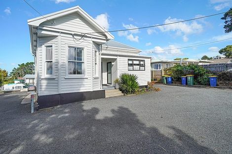 Photo of property in 40 West Coast Road, Glen Eden, Auckland, 0602