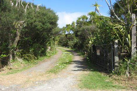 Photo of property in 20 Log Race Road, Piha, New Lynn, 0772