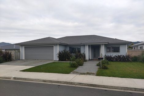 Photo of property in 5 Henrietta Maxwell Grove, Wainuiomata, Lower Hutt, 5014