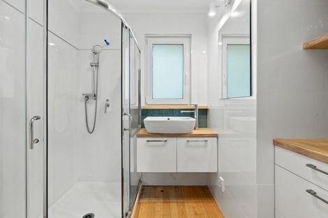 Photo of property in 1/22 Weatherly Road, Torbay, Auckland, 0630