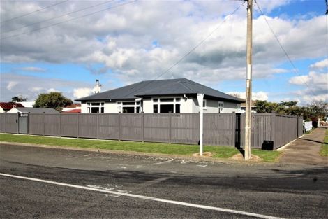 Photo of property in 14 Atkinson Street, Woodville, 4920