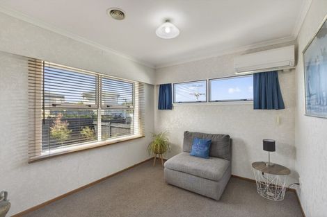 Photo of property in 5 Scott Street, Moturoa, New Plymouth, 4310