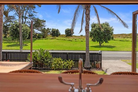 Photo of property in 320 Papamoa Beach Road, Papamoa Beach, Papamoa, 3118