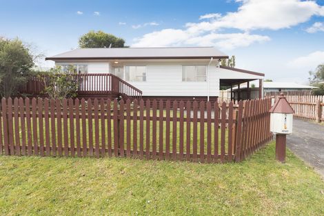 Photo of property in 5 Buisson Glade, West Harbour, Auckland, 0618